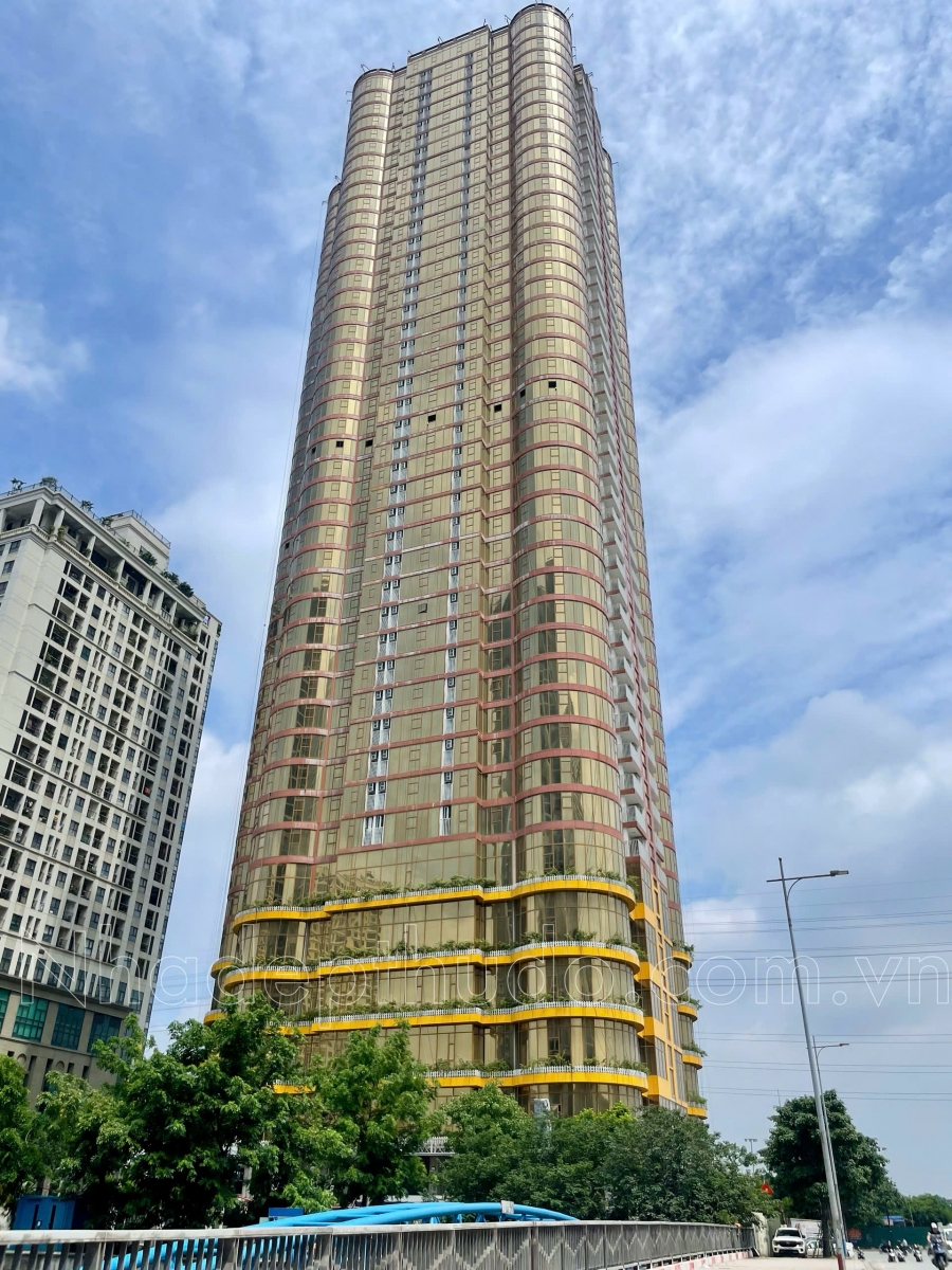 QMS Top Tower Tố Hữu được ốp kính vàng