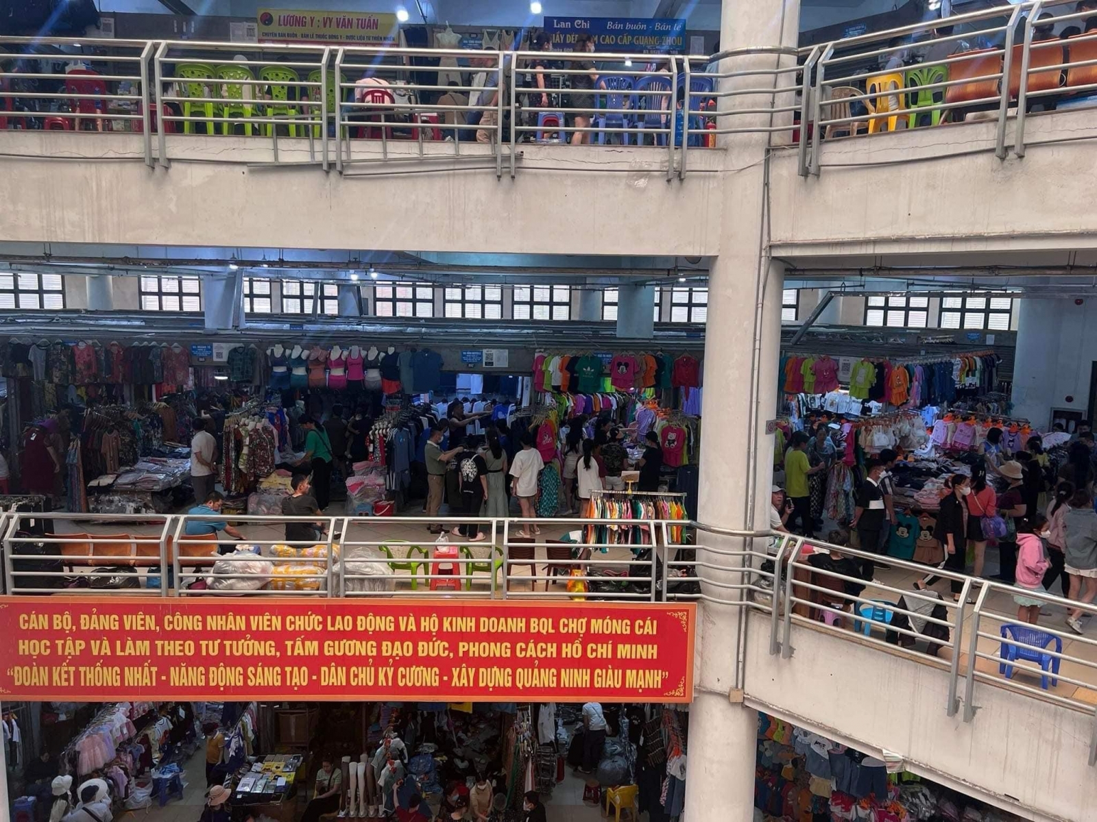 chợ trung tâm Móng Cái