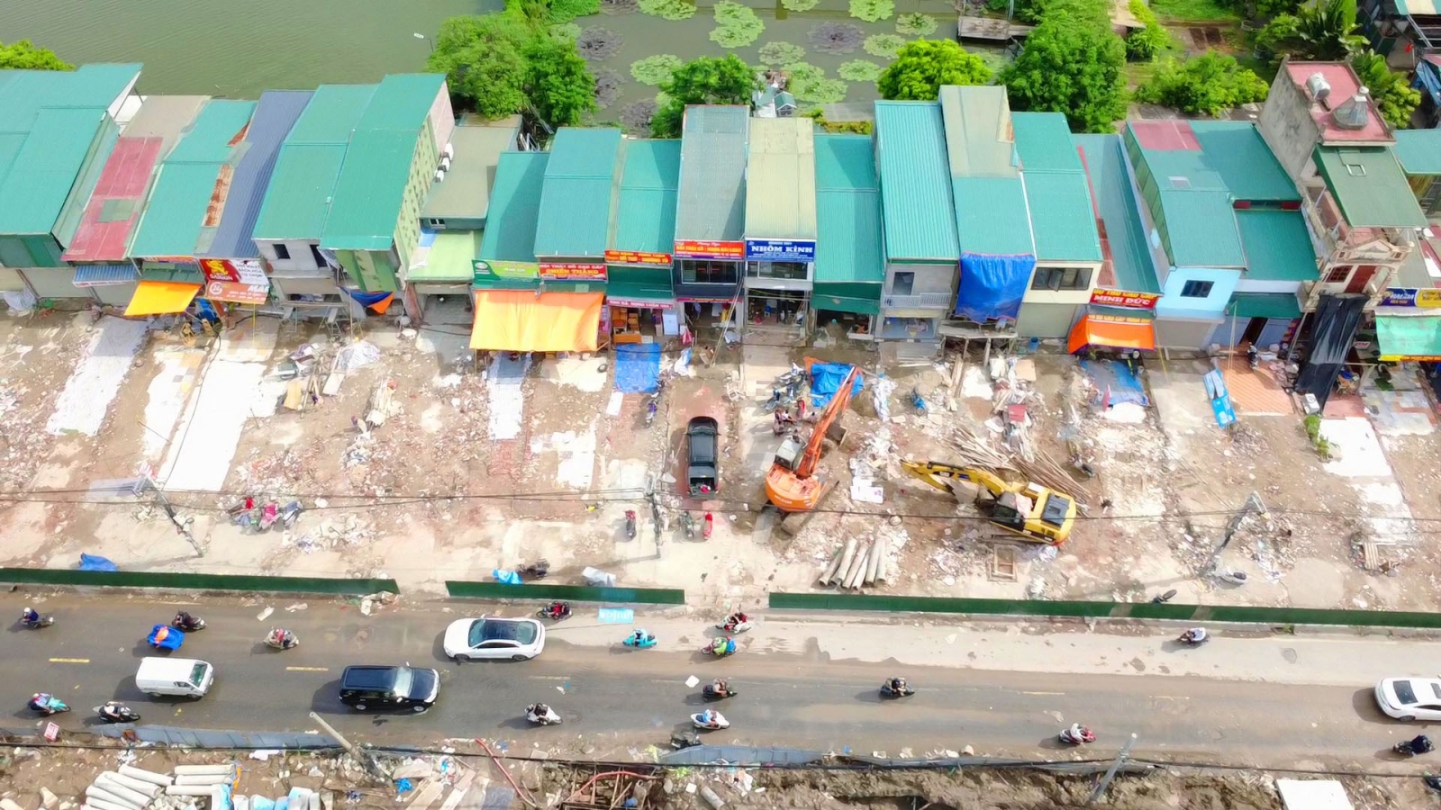 Tiến độ thi công tháng 7/2026 các nhà thầu đang áp dụng phương châm "có mặt bằng đến đâu, thi công đến đó"