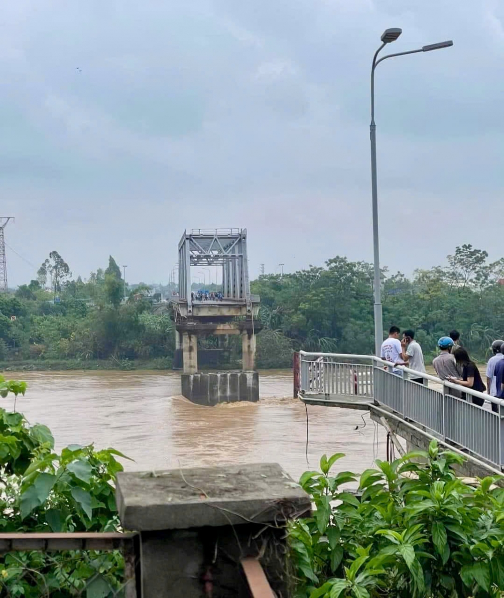 sập cầu Phong Châu Phú Thọ
