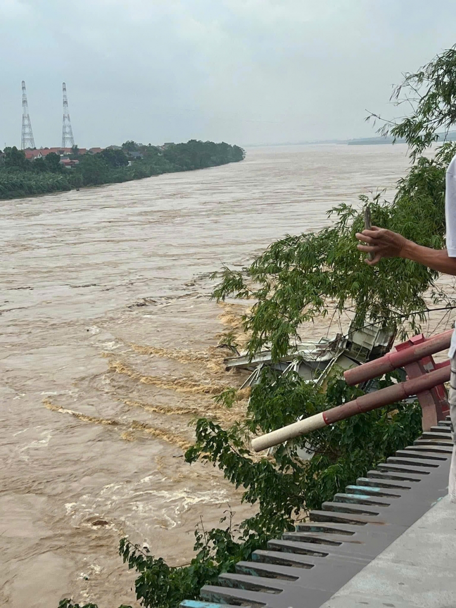 sập cầu Phong Châu Phú Thọ