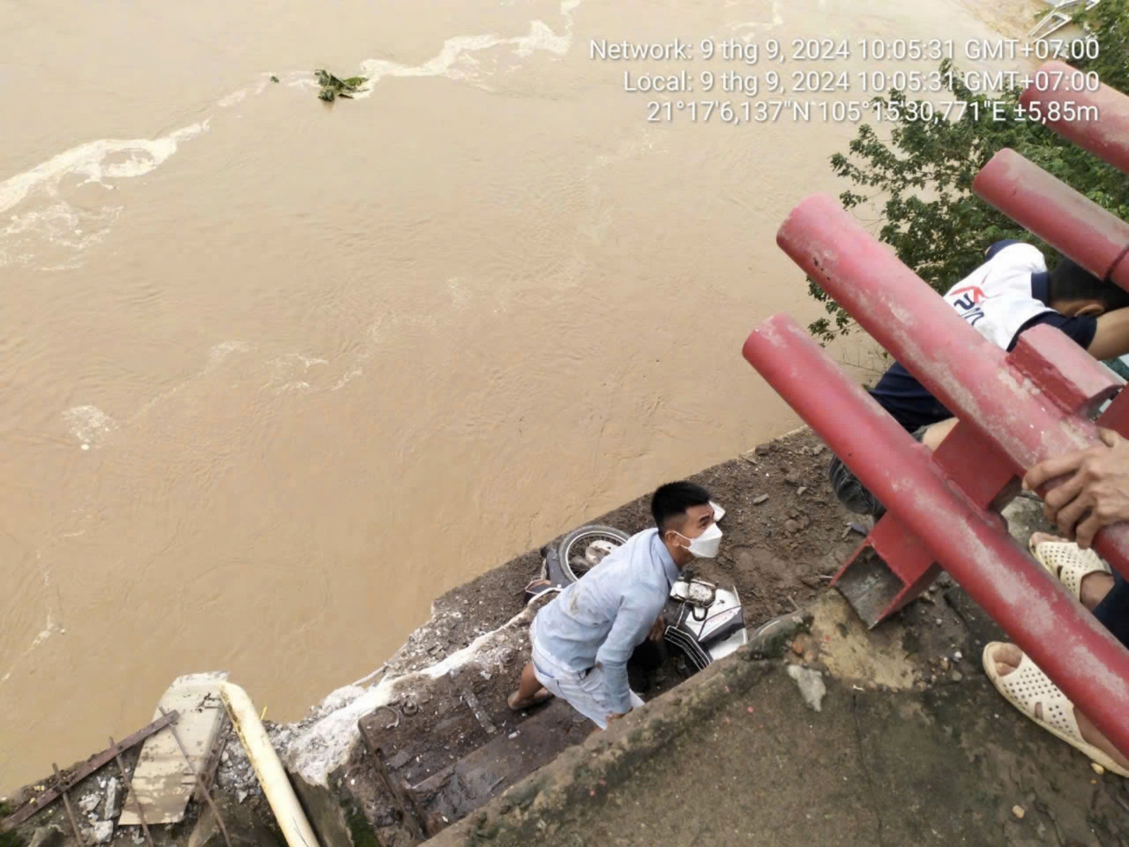 sập cầu phong châu phú thọ