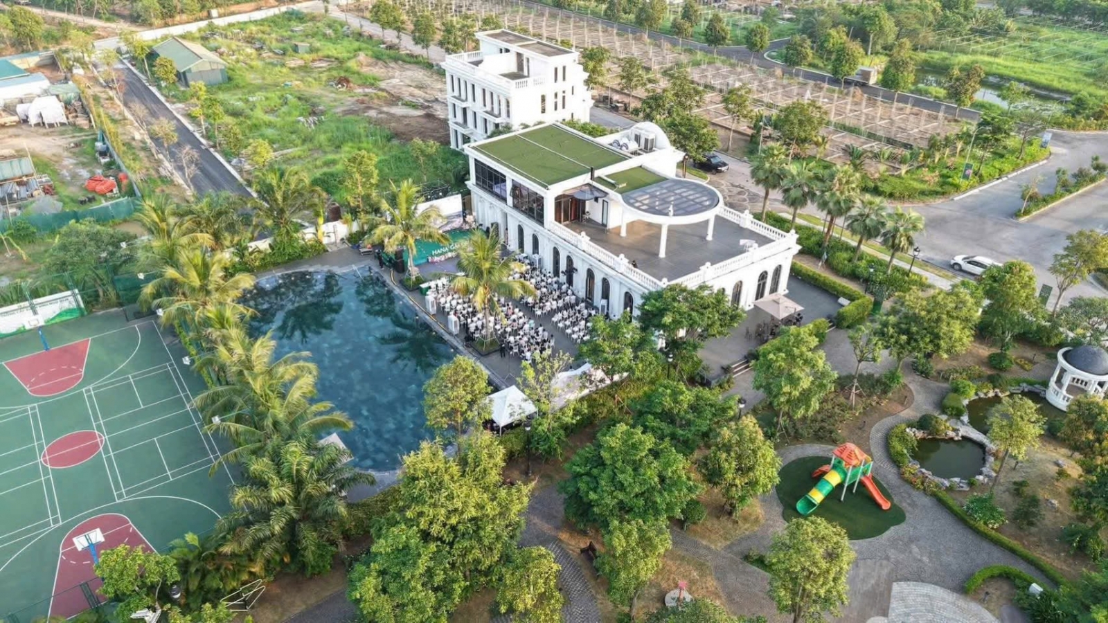 Cụm tiện ích CEOHomes Hana Garden bể bơi sân tennis